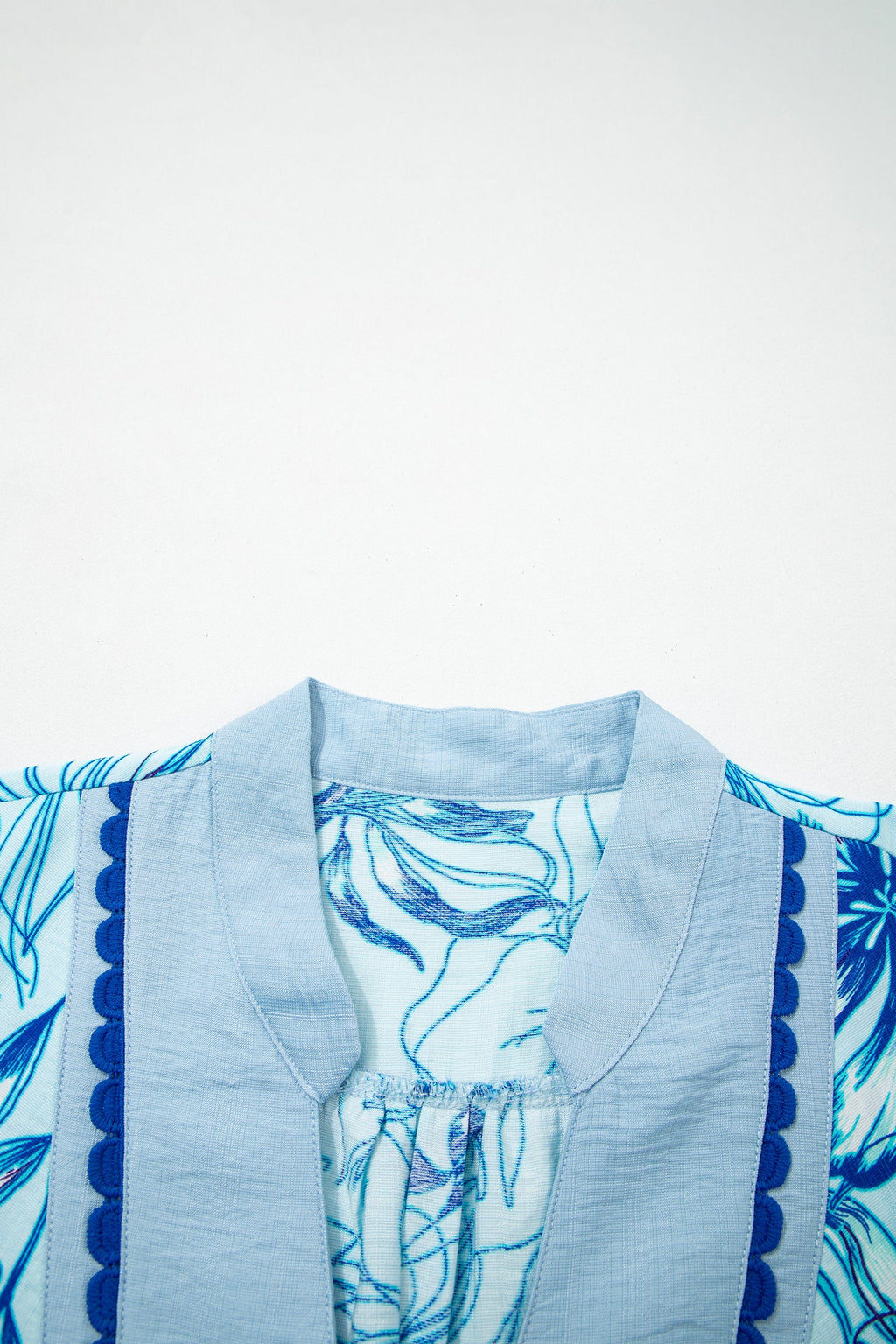 Plus Size Scallop Trim Floral Short Sleeve Blouse