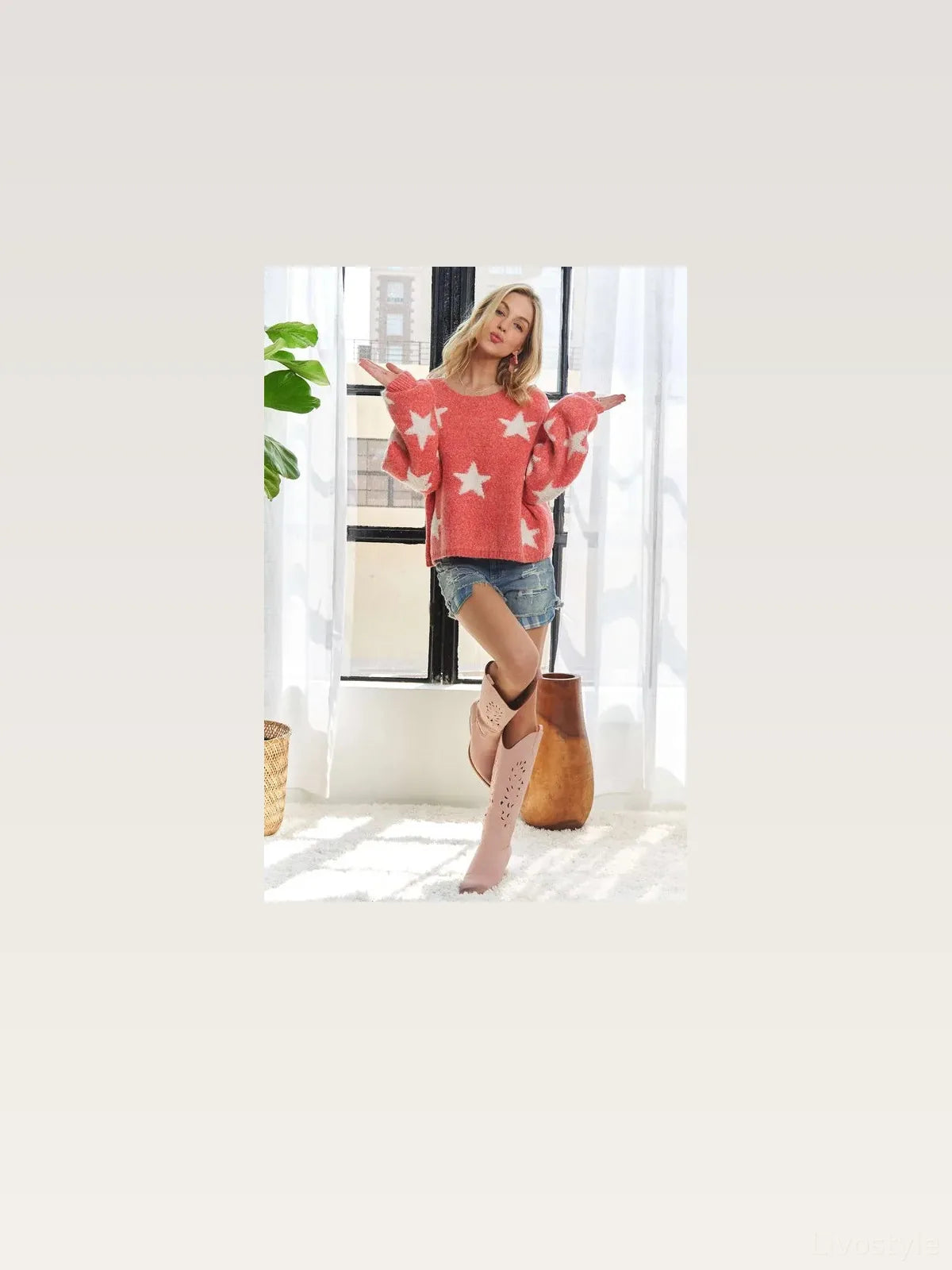 Star-Patterned Round Neck Sweater: Stylish & Comfortable